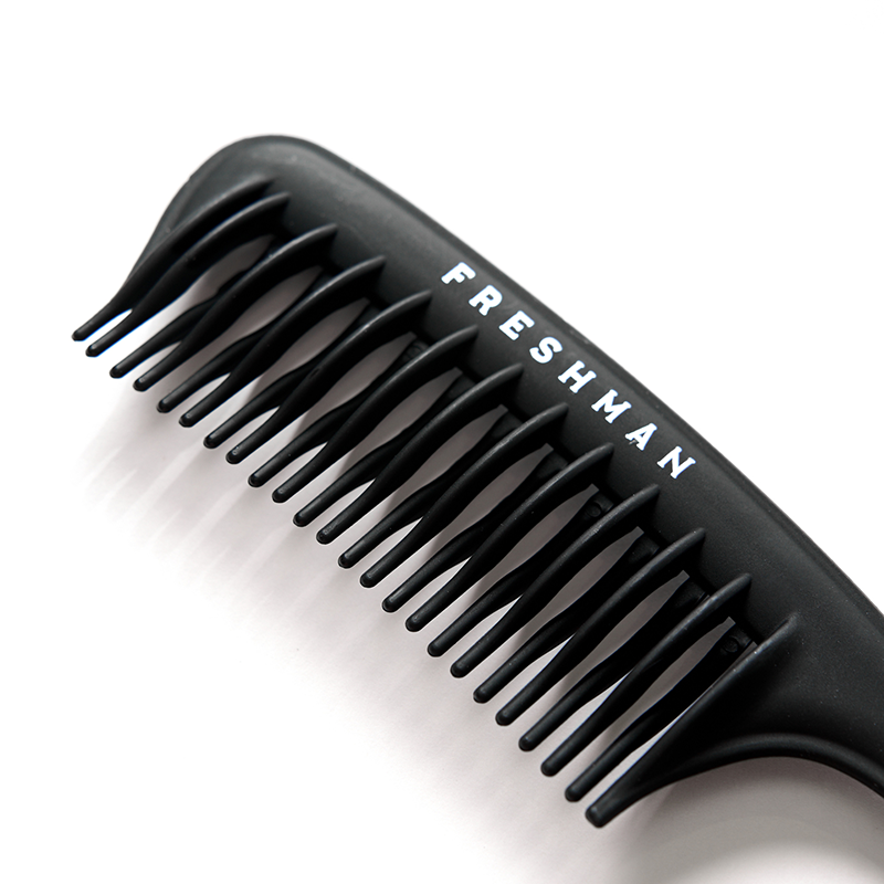 Расческа с изогнутыми зубьями / Collection Carbon FRESHMAN купить по оптовым и розничным ценам
