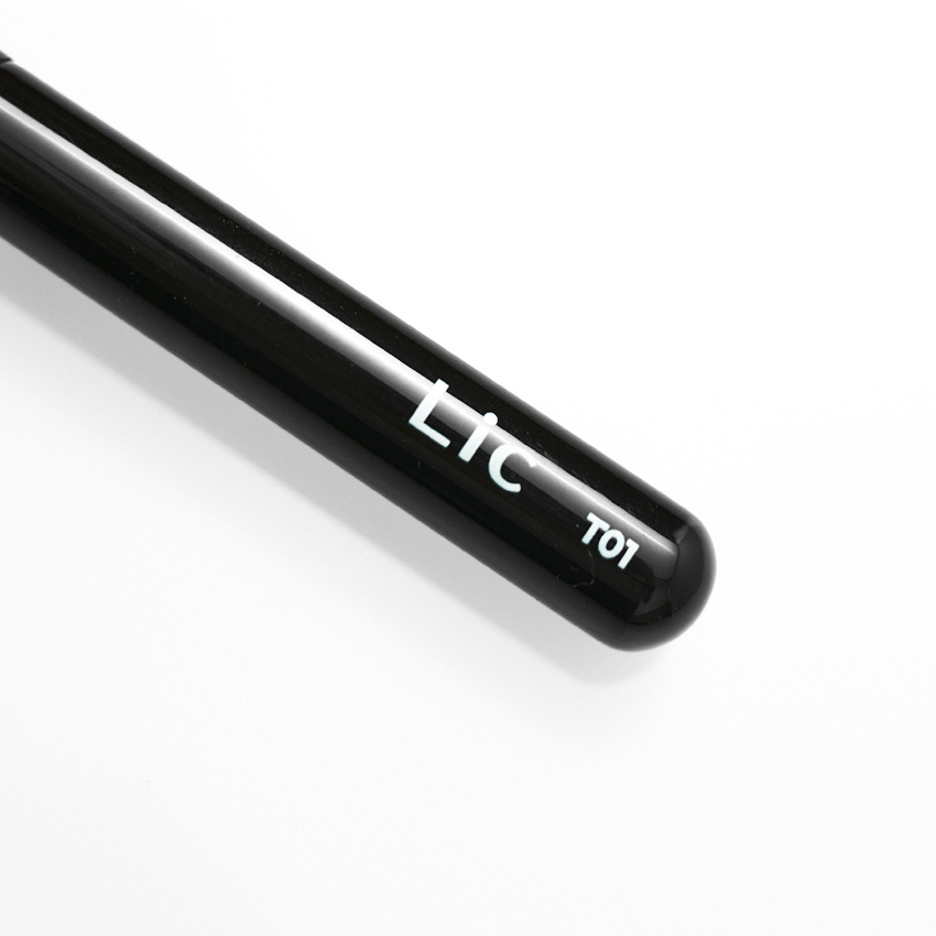 Кисть T01 для нанесения тона / Makeup Artist Brush 1 шт LIC купить по оптовым и розничным ценам