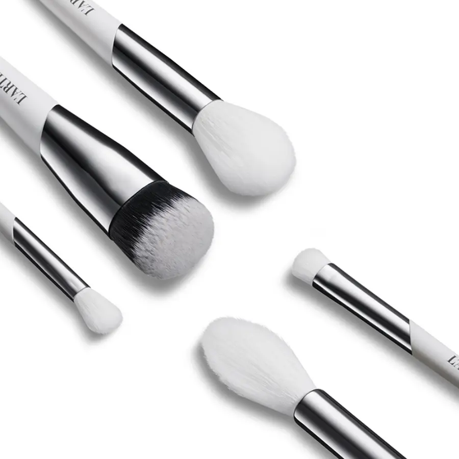 Кисть для легкой растушевки хайлайтера и румян L'arte del bello 10HB LARTE DEL BELLO купить по оптовым и розничным ценам