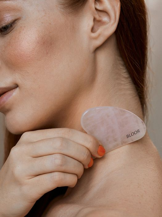 Скребок гуаша для массажа лица из натурального розового кварца, сердце BLOOR купить по оптовым и розничным ценам