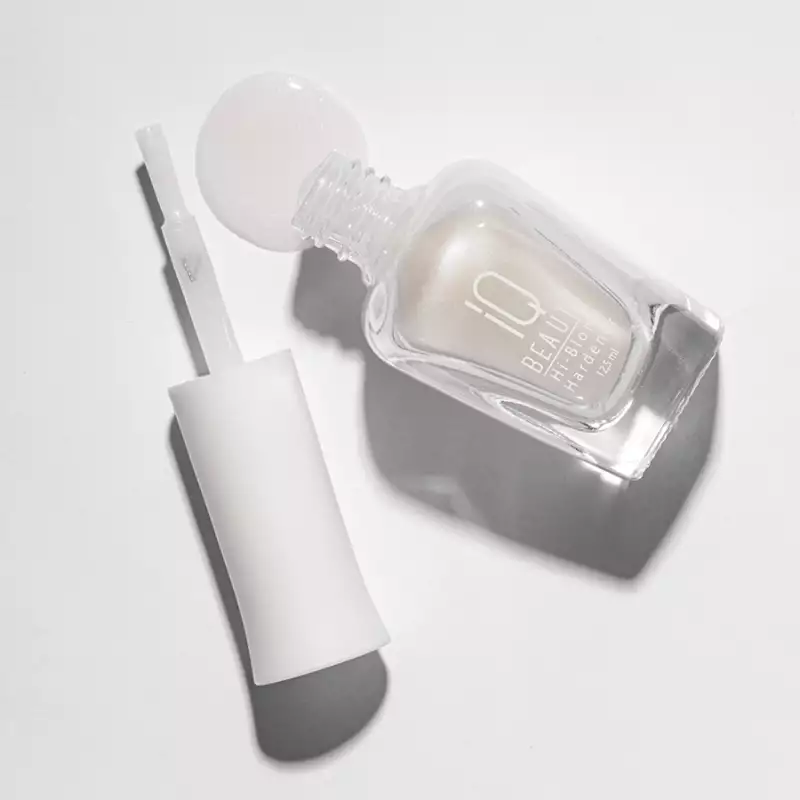 Укрепитель отбеливающий для лишенных блеска и пигментированных ногтей / Hi-Blond Hardener 12,5 мл IQ BEAUTY купить по оптовым и розничным ценам