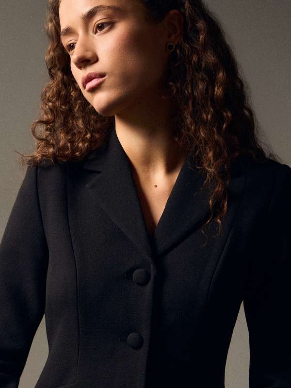 Женский пиджак 2024-609/4684316, черный Lumique купить по оптовым и розничным ценам